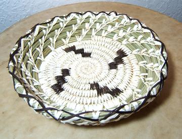 Lighting hand woven Plate Basket